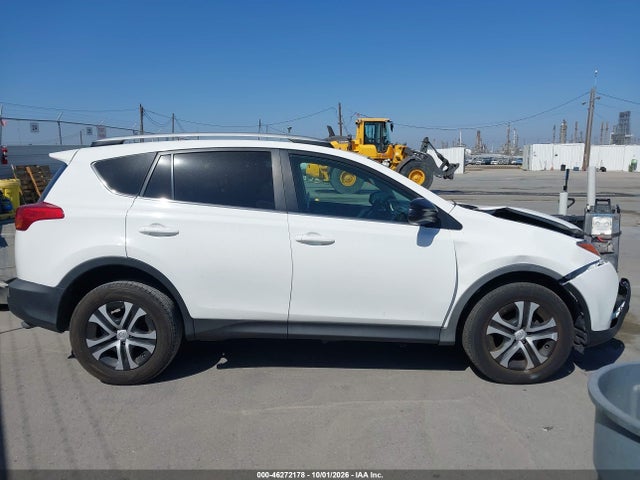 2T3ZFREV0FW198839 Toyota RAV4 LE