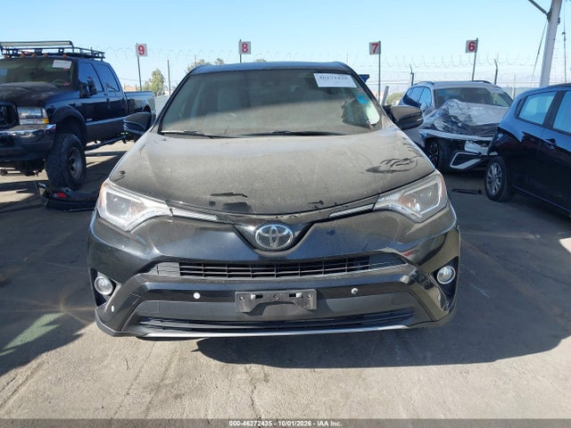 2T3WFREV7JW490158 Toyota Rav4 Xle