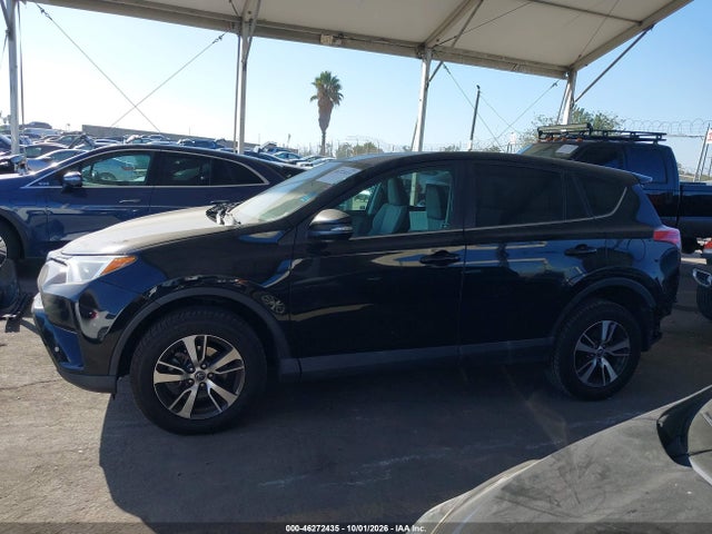 2T3WFREV7JW490158 Toyota Rav4 Xle