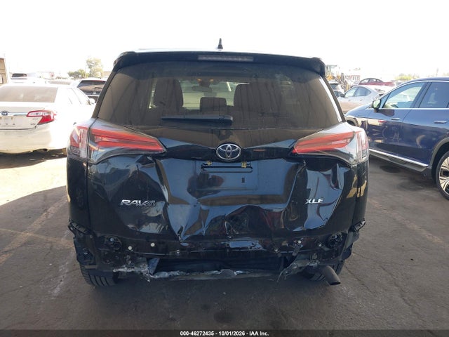 2T3WFREV7JW490158 Toyota Rav4 Xle
