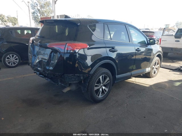 2T3WFREV7JW490158 Toyota Rav4 Xle