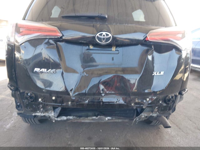 2T3WFREV7JW490158 Toyota Rav4 Xle