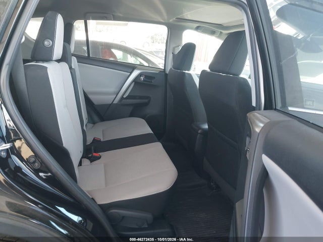 2T3WFREV7JW490158 Toyota Rav4 Xle