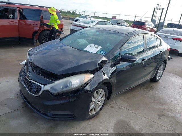 KIA FORTE LX 2016 KNAFX4A68G5597361 Image 2