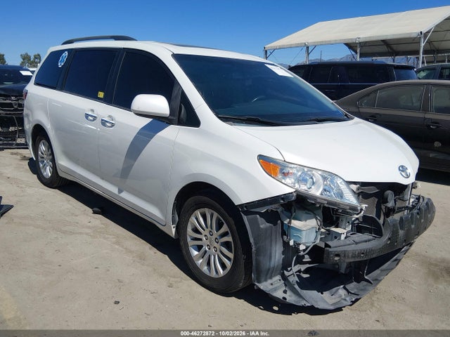 2015 Toyota Sienna Xle 8 Passenger მანქანა იყიდება აუქციონზე, vin: 5TDYK3DC9FS577022, აუქციონის ნომერი: 46272872