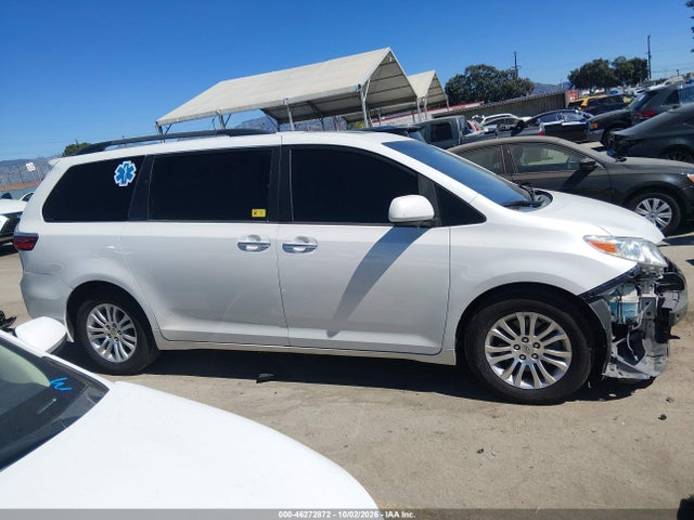 2015 Toyota Sienna Xle 8 Passenger მანქანა იყიდება აუქციონზე, vin: 5TDYK3DC9FS577022, აუქციონის ნომერი: 46272872