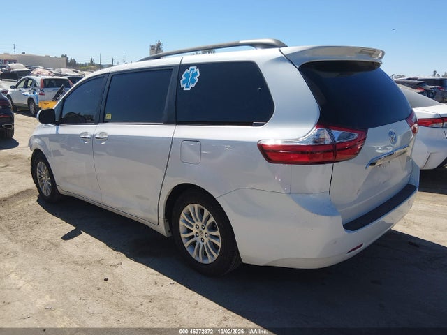 2015 Toyota Sienna Xle 8 Passenger მანქანა იყიდება აუქციონზე, vin: 5TDYK3DC9FS577022, აუქციონის ნომერი: 46272872