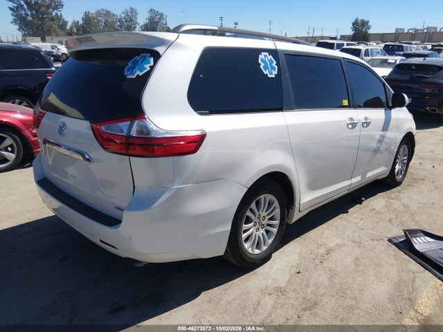 2015 Toyota Sienna Xle 8 Passenger მანქანა იყიდება აუქციონზე, vin: 5TDYK3DC9FS577022, აუქციონის ნომერი: 46272872