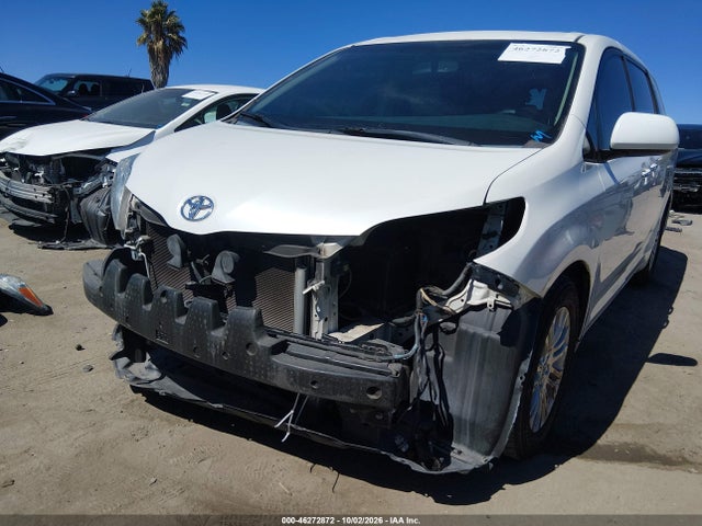 2015 Toyota Sienna Xle 8 Passenger მანქანა იყიდება აუქციონზე, vin: 5TDYK3DC9FS577022, აუქციონის ნომერი: 46272872
