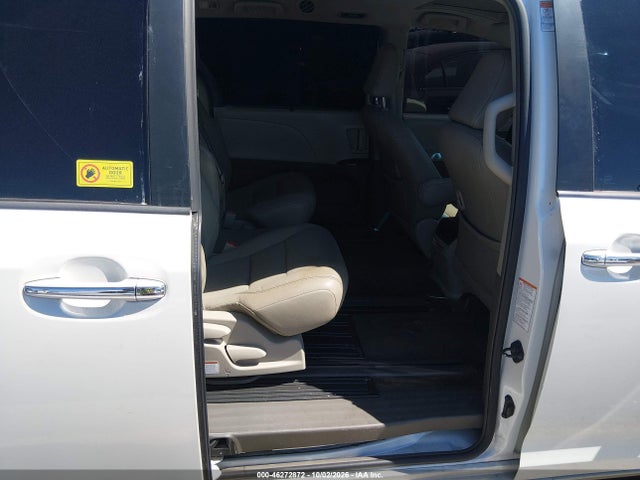 2015 Toyota Sienna Xle 8 Passenger მანქანა იყიდება აუქციონზე, vin: 5TDYK3DC9FS577022, აუქციონის ნომერი: 46272872