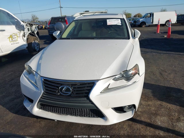 Lexus IS 200T 2016 JTHBA1D22G5033973 Image 12