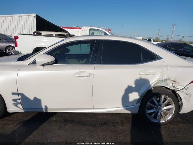 Lexus IS 200T 2016 JTHBA1D22G5033973 Image 14