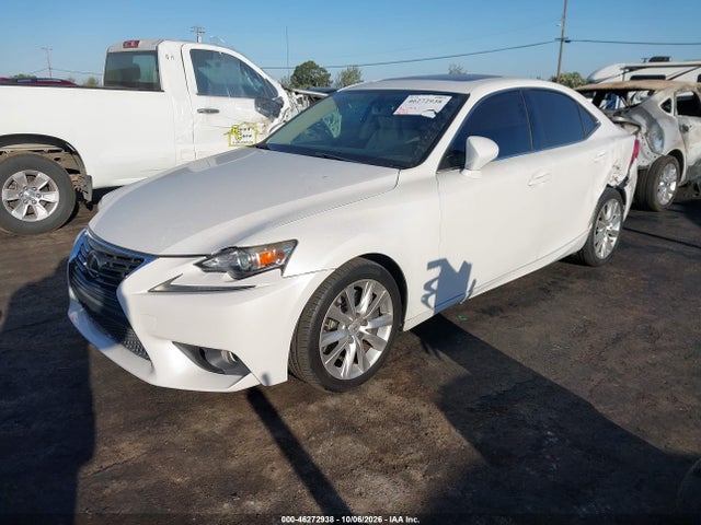 Lexus IS 200T 2016 JTHBA1D22G5033973 Image 2