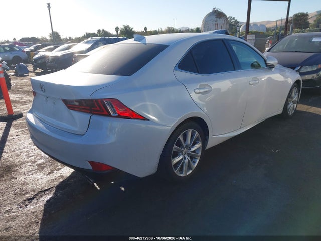 Lexus IS 200T 2016 JTHBA1D22G5033973 Image 4