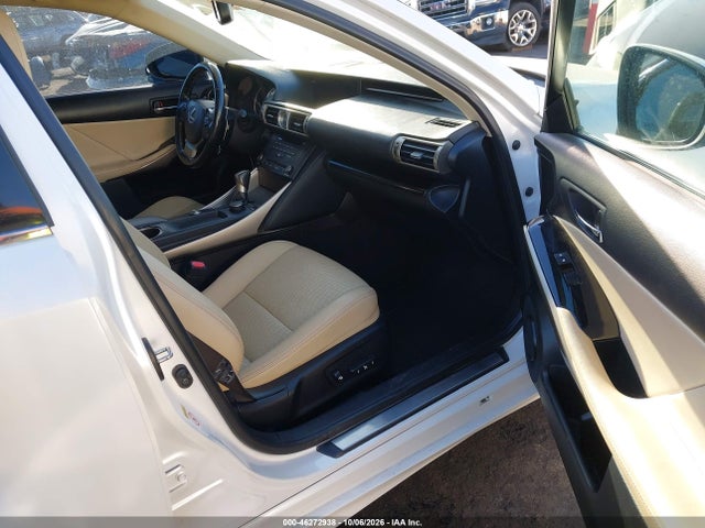 Lexus IS 200T 2016 JTHBA1D22G5033973 Image 5