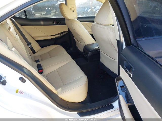 Lexus IS 200T 2016 JTHBA1D22G5033973 Image 8