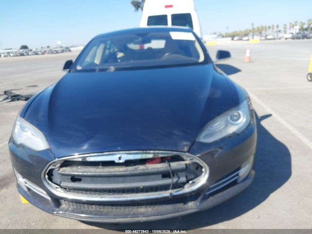 46272943 :رقم المزاد ، 5YJSA1CN8DFP23265 vin ، 2013 Tesla Model S مزاد بيع