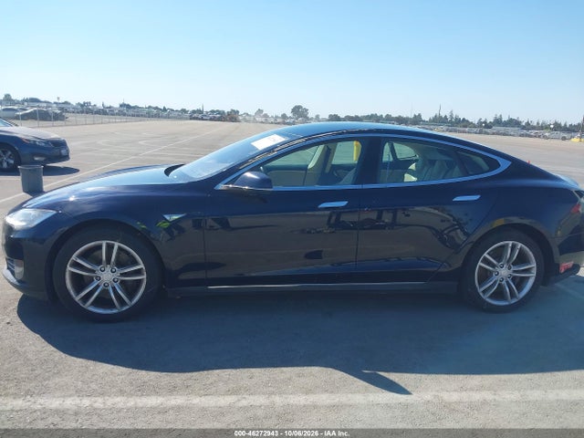 46272943 :رقم المزاد ، 5YJSA1CN8DFP23265 vin ، 2013 Tesla Model S مزاد بيع