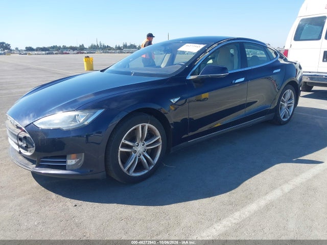 46272943 :رقم المزاد ، 5YJSA1CN8DFP23265 vin ، 2013 Tesla Model S مزاد بيع