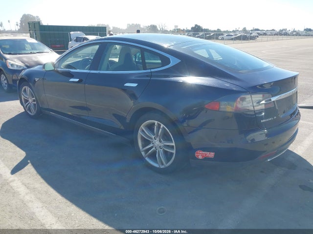 46272943 :رقم المزاد ، 5YJSA1CN8DFP23265 vin ، 2013 Tesla Model S مزاد بيع