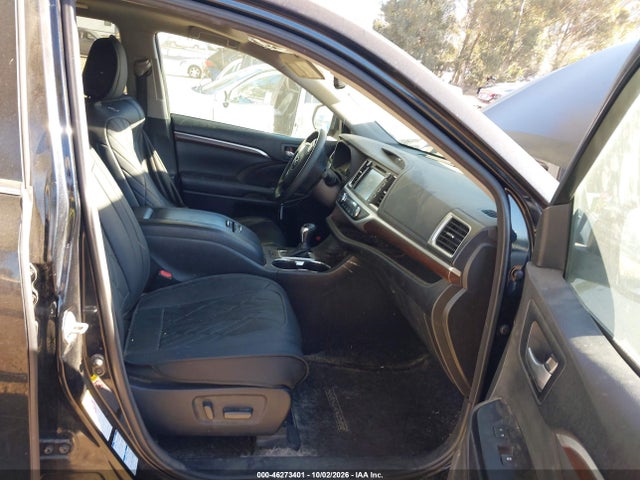 46273401 :رقم المزاد ، 5TDDKRFH5GS332858 vin ، 2016 Toyota Highlander Limited Platinum V6 مزاد بيع