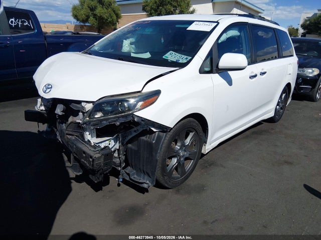 Toyota Sienna Se 8 Passenger 2017 5TDXZ3DC4HS789465 Image 2