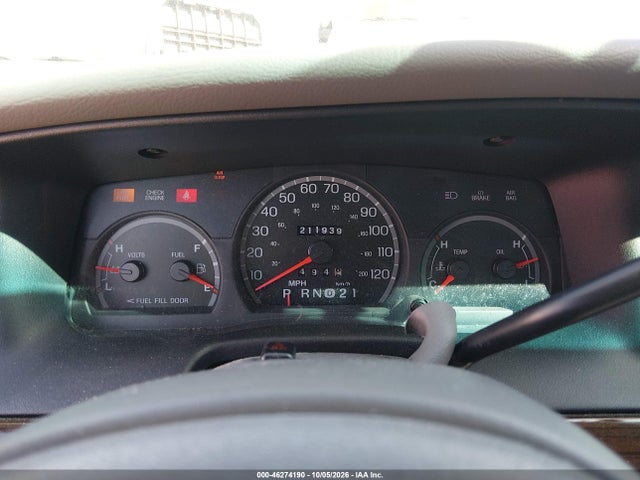 2002 Ford Crown Victoria Lx მანქანა იყიდება აუქციონზე, vin: 2FAFP74W02X115947, აუქციონის ნომერი: 46274190
