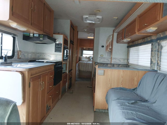 46274333 :رقم المزاد ، 1FDXE45S3YHB92413 vin ، 2000 Ford E-450 Cutaway Standard مزاد بيع