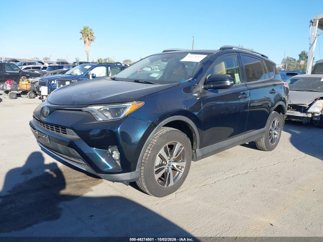 Toyota Rav4 Xle 2017 JTMWFREV6HJ136575 Image 2