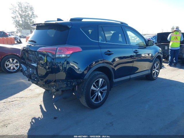 Toyota Rav4 Xle 2017 JTMWFREV6HJ136575 Image 4
