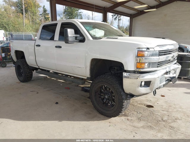 2015 1GC1KWE83FF624171 main image