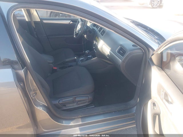 46275110 :رقم المزاد ، 3VWD17AJ0FM208753 vin ، 2015 Volkswagen Jetta 1.8t Se مزاد بيع
