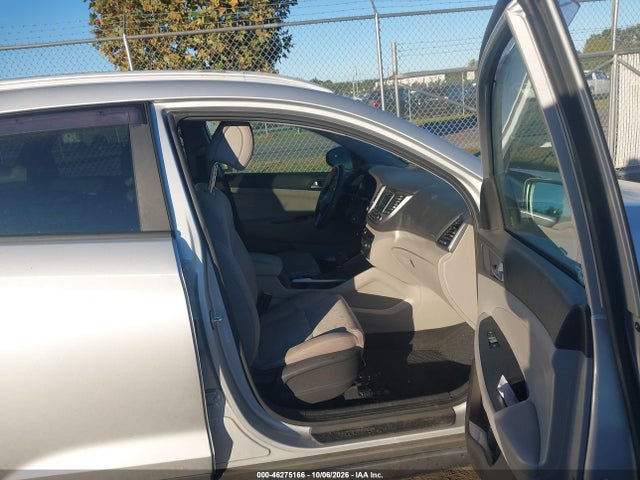 Продажа на аукционе авто 2016 Hyundai Tucson Se, vin: KM8J33A46GU203147, номер лота: 46275166
