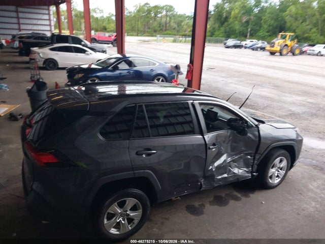 46275215 :رقم المزاد ، 2T3W1RFV4MC156172 vin ، 2021 Toyota Rav4 Xle مزاد بيع