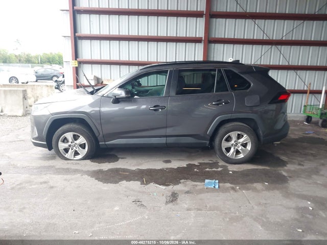 46275215 :رقم المزاد ، 2T3W1RFV4MC156172 vin ، 2021 Toyota Rav4 Xle مزاد بيع