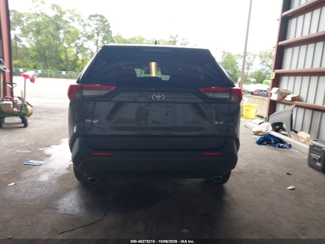46275215 :رقم المزاد ، 2T3W1RFV4MC156172 vin ، 2021 Toyota Rav4 Xle مزاد بيع