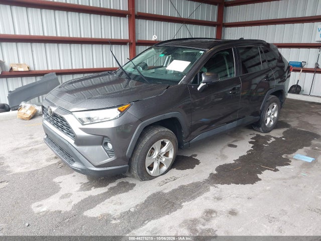 46275215 :رقم المزاد ، 2T3W1RFV4MC156172 vin ، 2021 Toyota Rav4 Xle مزاد بيع