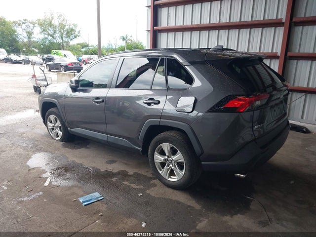 46275215 :رقم المزاد ، 2T3W1RFV4MC156172 vin ، 2021 Toyota Rav4 Xle مزاد بيع