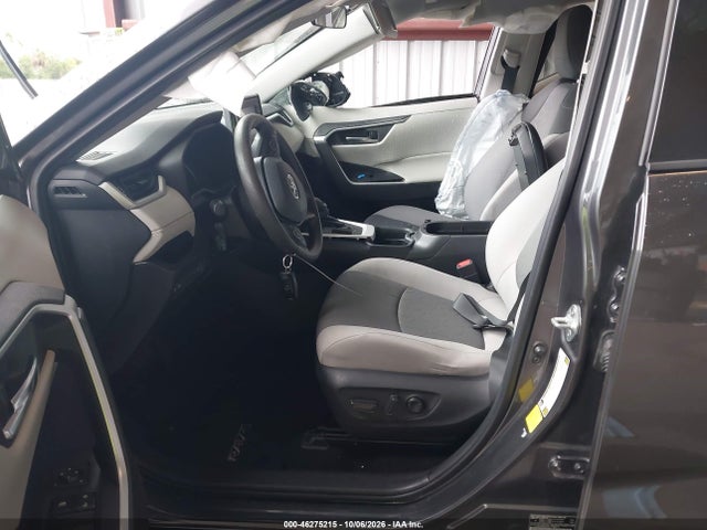 46275215 :رقم المزاد ، 2T3W1RFV4MC156172 vin ، 2021 Toyota Rav4 Xle مزاد بيع