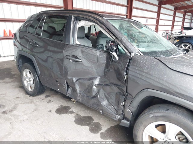 46275215 :رقم المزاد ، 2T3W1RFV4MC156172 vin ، 2021 Toyota Rav4 Xle مزاد بيع