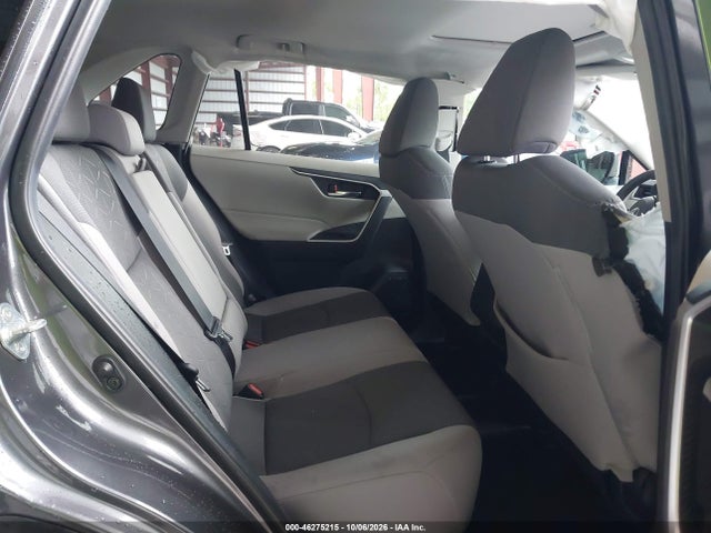 46275215 :رقم المزاد ، 2T3W1RFV4MC156172 vin ، 2021 Toyota Rav4 Xle مزاد بيع