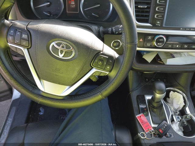 Toyota Highlander Limited 2017 5TDDZRFH7HS360870 Image 11