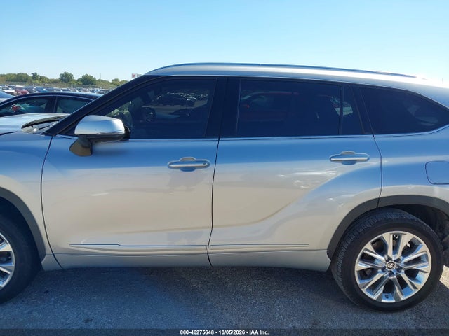 46275648 :رقم المزاد ، 5TDYARAH2NS511951 vin ، 2022 Toyota Highlander Hybrid Limited مزاد بيع