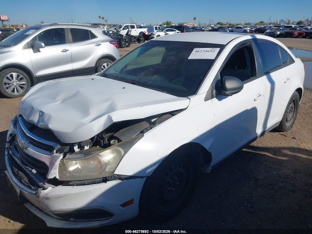 Chevrolet Cruze Ls Auto 2015 1G1PA5SG9F7278732 Image 2