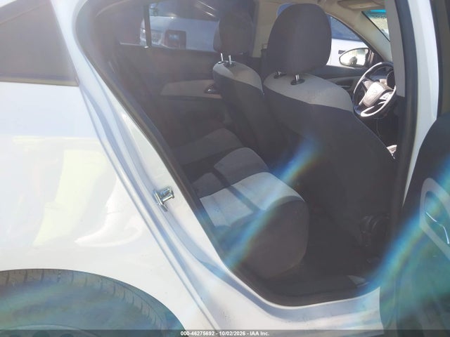Chevrolet Cruze Ls Auto 2015 1G1PA5SG9F7278732 Image 8