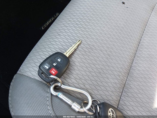 46275832 :رقم المزاد ، 2T1BURHE1FC381938 vin ، 2015 Toyota Corolla Le مزاد بيع