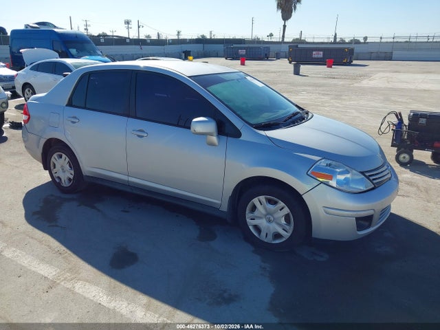 46276373 :رقم المزاد ، 3N1BC1AP7BL444695 vin ، 2011 Nissan Versa 1.8s مزاد بيع