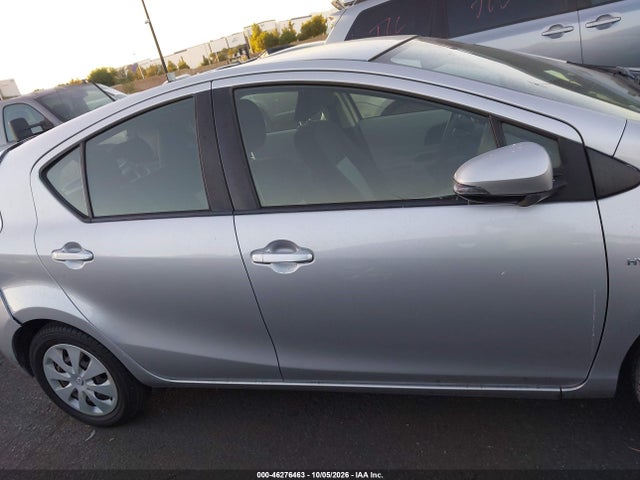 46276463 :رقم المزاد ، JTDKDTB36D1040038 vin ، 2013 Toyota Prius C Two مزاد بيع