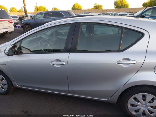 46276463 :رقم المزاد ، JTDKDTB36D1040038 vin ، 2013 Toyota Prius C Two مزاد بيع