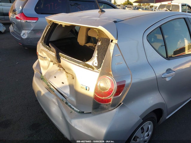 46276463 :رقم المزاد ، JTDKDTB36D1040038 vin ، 2013 Toyota Prius C Two مزاد بيع